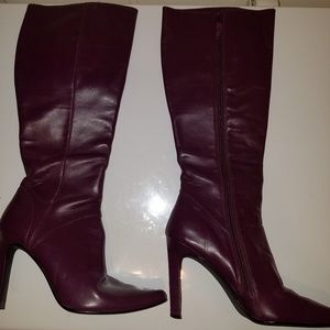 Purple/violet boots